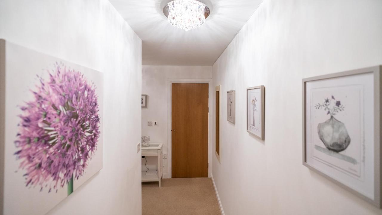 Hansen Court - Stylish Bay Apartment With Parking And River Views คาร์ดิฟฟ์ ภายนอก รูปภาพ
